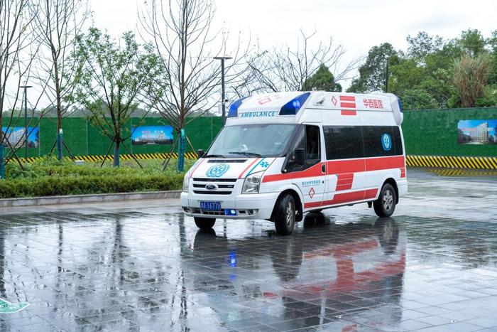 大運會醫療服務演練 移動CT車、5G救護車與體檢車協同亮相